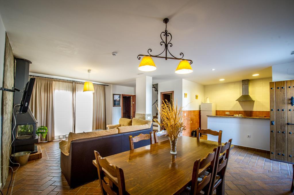 Apartamentos La Venta Del Charco Cardeña Eksteriør billede